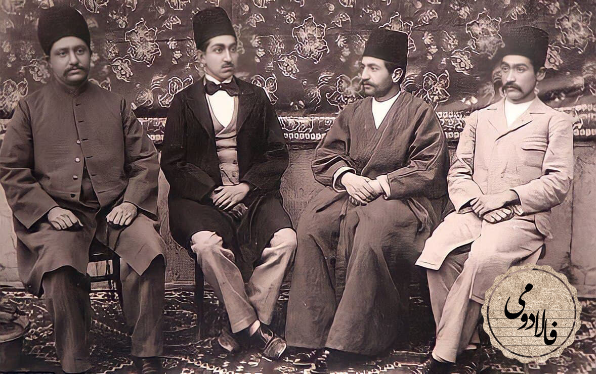 درویش خان در کنار دوستان