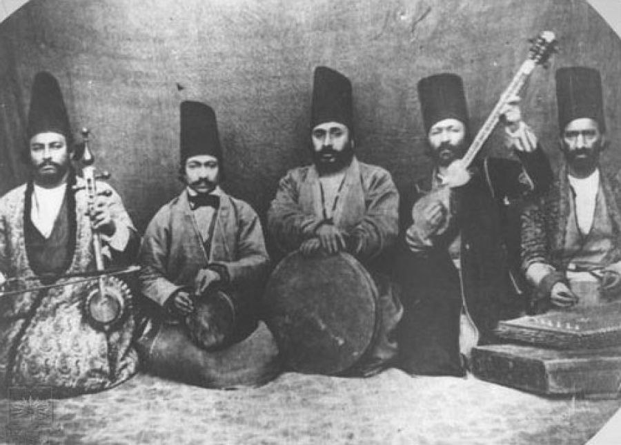 محمد حسن خان (سنتور) ، میرزا عبدالمولی (تار) ،سید زین العابدین قراب (دف) ، ناشناس (تنبک) ، حسن خان (کمانچه)